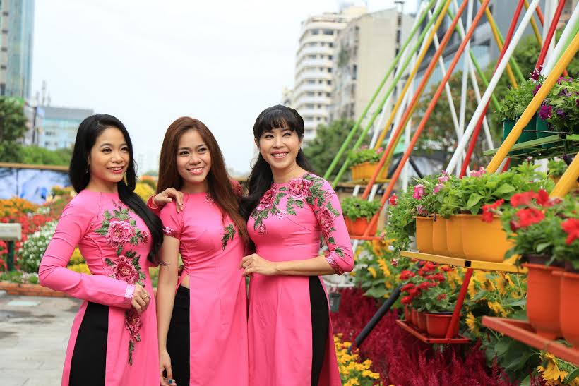 Nhóm[-]Phù[-]Sa[-]diện[-]áo[-]dài[-]đón[-]xuân[-]Bính[-]Thân[-]2016